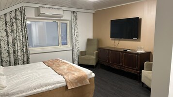 Quarto casal básico | Individualmente decorados, individualmente mobiliados, escrivaninha