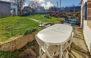 Outdoor dining - 2 bedroom pet friendly home in Pleumeur-Bodou (Pleumeur-Bodou)