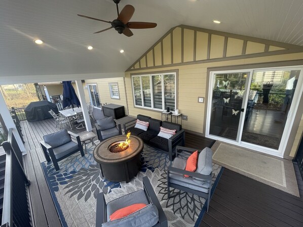 Outdoor dining - Happy Valley Countryside Retreat (Bellefonte)