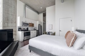 Iron/ironing board, WiFi, bed sheets - Superb South Lake Union Studio w/ Rooftop, nr Dining, by Blueground (Seattle)