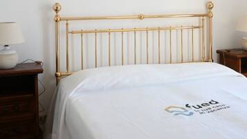 4 bedrooms, bed sheets