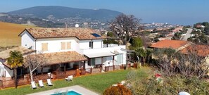 Exterior - VIVA1 - Numana, new five-room apartment in villa with swimming pool (Numana)