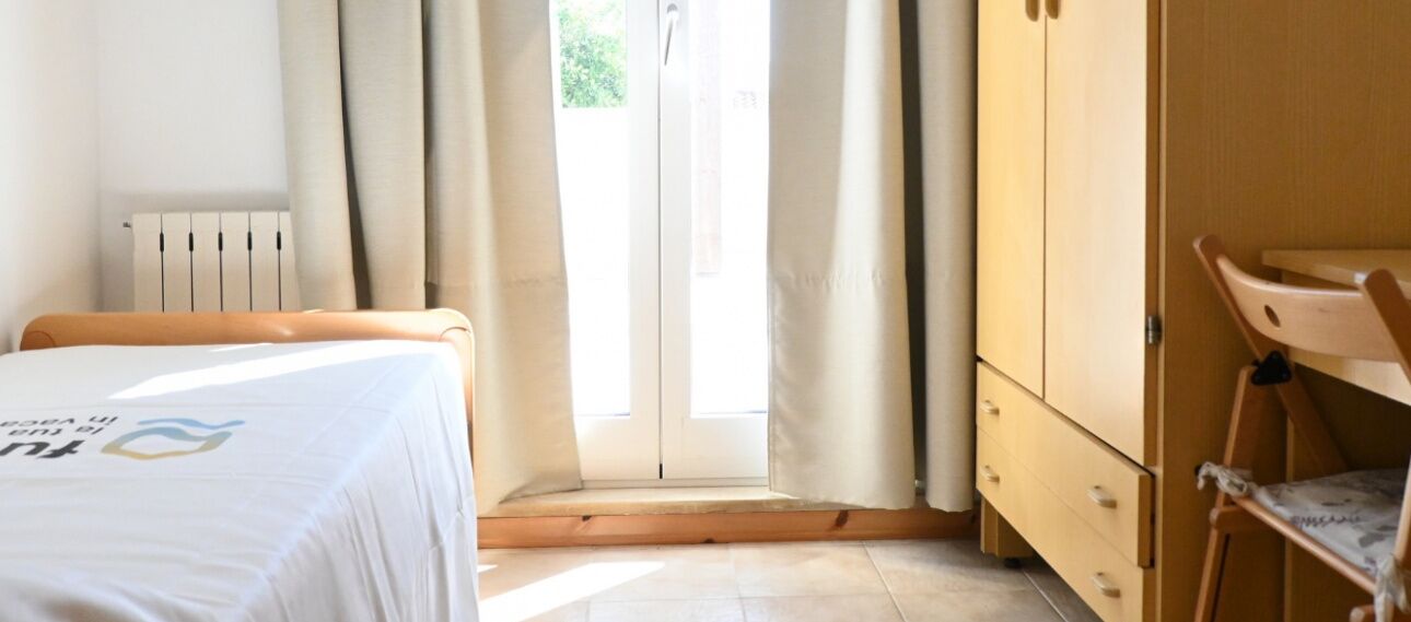 4 bedrooms, bed sheets