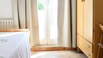 4 bedrooms, bed sheets