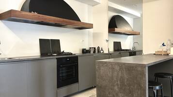 Kjøleskap, ovn og oppvaskmaskin