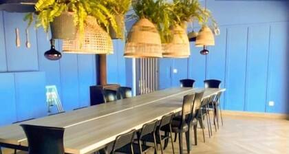 Spectacular house with pool and garden