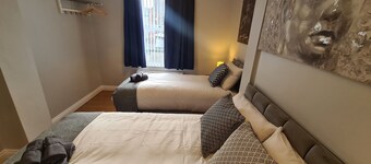 วอเตอร์เวิร์คส์ เอน สวีท รูมส์ วิธ ไพรเวท ลิฟวิ่ง รูม