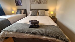 1 bedroom, free WiFi - Waterworks En Suite Rooms with Private Living Room (Belfast)