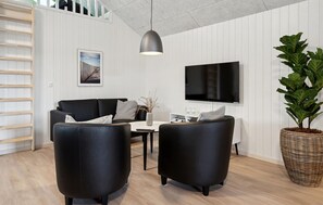 TV, peis, fotballspill og bordtennis