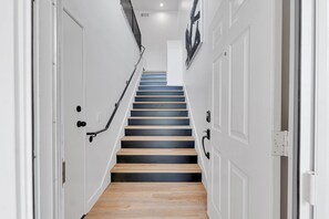 Interior - Stylish 2 BD 2 BA Moorpark Home w/ Attached Garage (Moorpark)