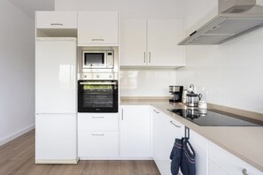 Micro-ondas, fogão, cooktop, cafeteira/chaleira