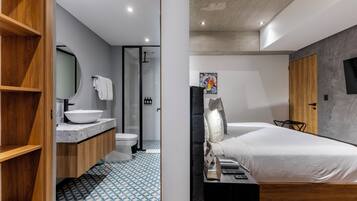 Signature Studio Suite, No Windows | In-room safe, individually decorated, individually furnished, desk