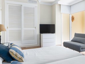 3 bedrooms, iron/ironing board, Internet, bed sheets