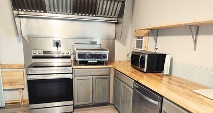 MATAGORDA RIVERSIDE LODGE. Entire home on the river, minutes from the beach!