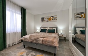 2 bedrooms, travel cot, free WiFi, bed sheets