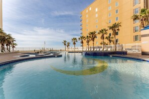 Piscina coperta, una piscina riscaldata