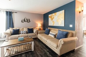 Smart TV, video games, DVD player, foosball - Short Drive Away From Sioux Falls Shopping Hotspots (Sioux Falls)