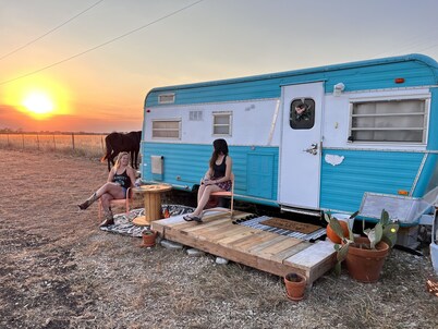 Willie Cleo, the Vintage Holiday Rambler in Walnut Springs