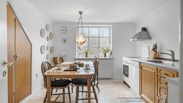 Réfrigérateur, four, plaque de cuisson, lave-vaisselle