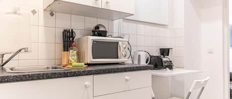 Microwave, oven, stovetop, coffee/tea maker