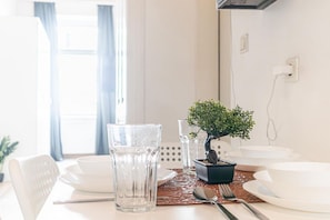 Dining - Friendly 2BR Apt. Near U6 Station am Schöpfwerk (Wien)