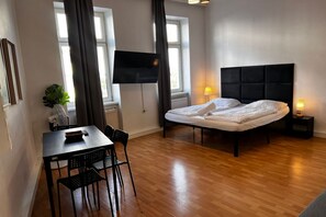 2 makuuhuonetta, Wi-Fi, vuodevaatteet