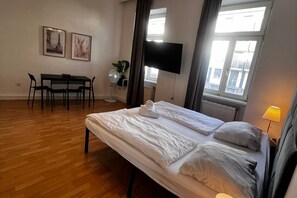 1 habitación, tabla de planchar con plancha, wifi y ropa de cama 