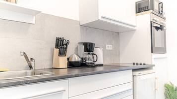 Microwave, oven, stovetop, coffee/tea maker