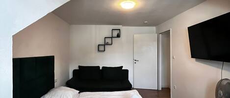 2 bedrooms, iron/ironing board, travel cot, WiFi