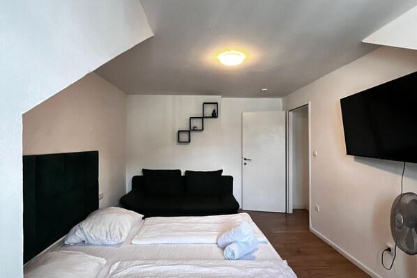 2 bedrooms, WiFi, bed sheets