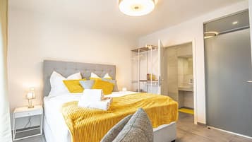 4 makuuhuonetta, työpöytä, Wi-Fi, vuodevaatteet