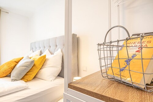 Elegant & Cozy 5BR Haven - By The Danube River