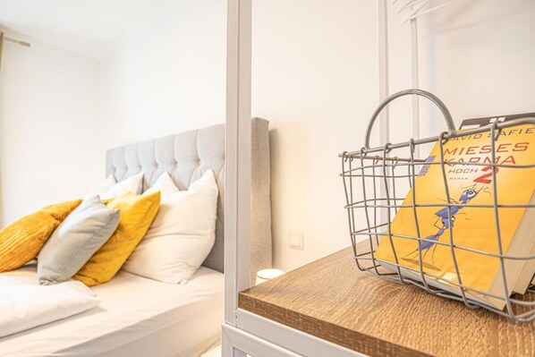 4 bedrooms, desk, WiFi, bed sheets