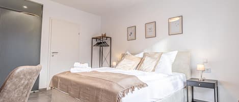4 chambres, bureau, Wi-Fi, literie fournie