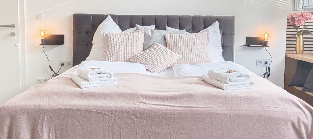 1 bedroom, desk, WiFi, bed sheets