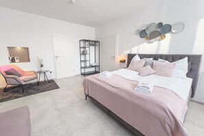 1 Schlafzimmer, Schreibtisch, WLAN, Bettwäsche