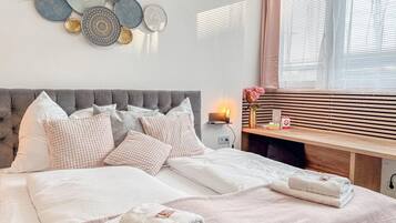 1 bedroom, desk, WiFi, bed sheets