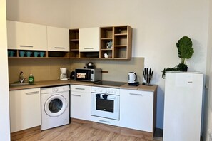 Microwave, oven, stovetop, coffee/tea maker