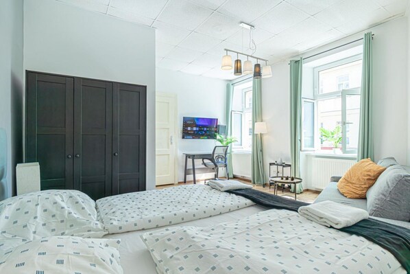 1 bedroom, iron/ironing board, WiFi, bed sheets - Discover Danube and Prater Stern from Our 1BR Gem (Wien)