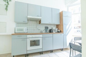 Microwave, oven, stovetop, coffee/tea maker