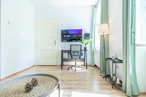 Interior - Discover Danube and Prater Stern from Our 1BR Gem (Wien)