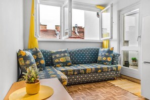 Smart TV - Vienna Wanderlust: 2 BR Apt in the Heart of It All (Vienna)