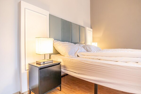 1 bedroom, desk, WiFi, bed sheets