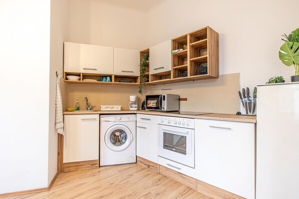 Fridge, microwave, oven, stovetop