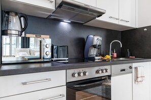 Fridge, microwave, oven, stovetop