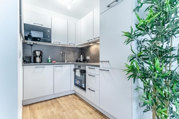 Fridge, microwave, oven, stovetop