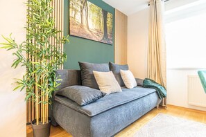 Smart TV - Charming 1BR Retreat Moments from Reumannplatz U1 (Wien)