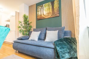 Smart TV - Charming 1BR Retreat Moments from Reumannplatz U1 (Wien)