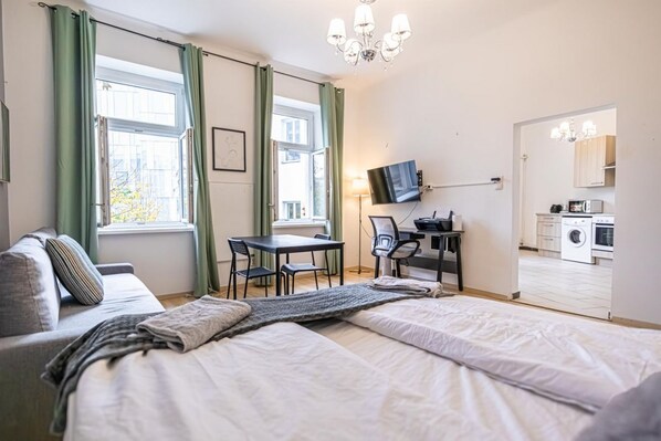1 habitación, escritorio, tabla de planchar con plancha y wifi 