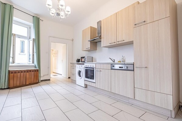 Fridge, microwave, oven, stovetop